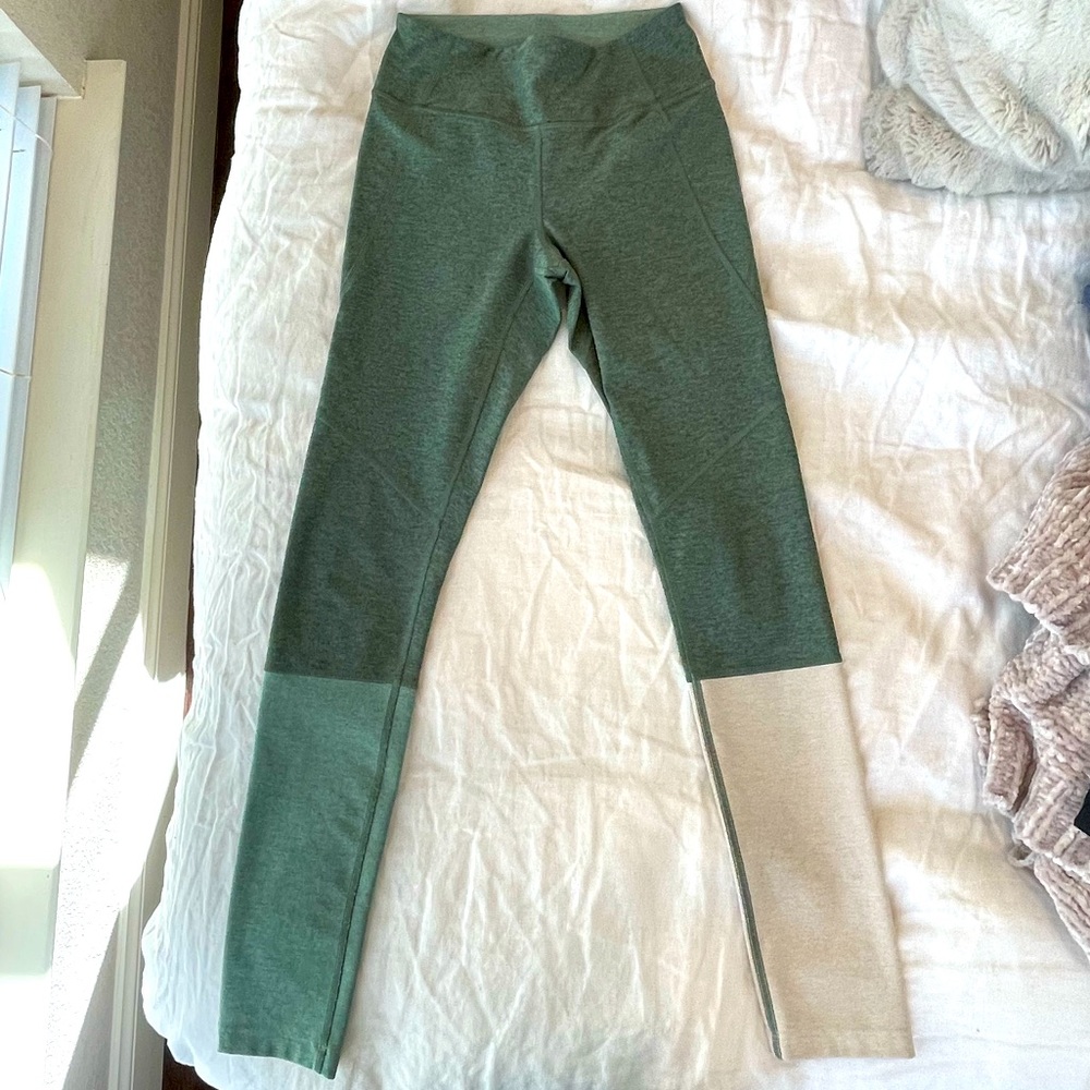 Outdoor Voices dipped ⅞ legging
